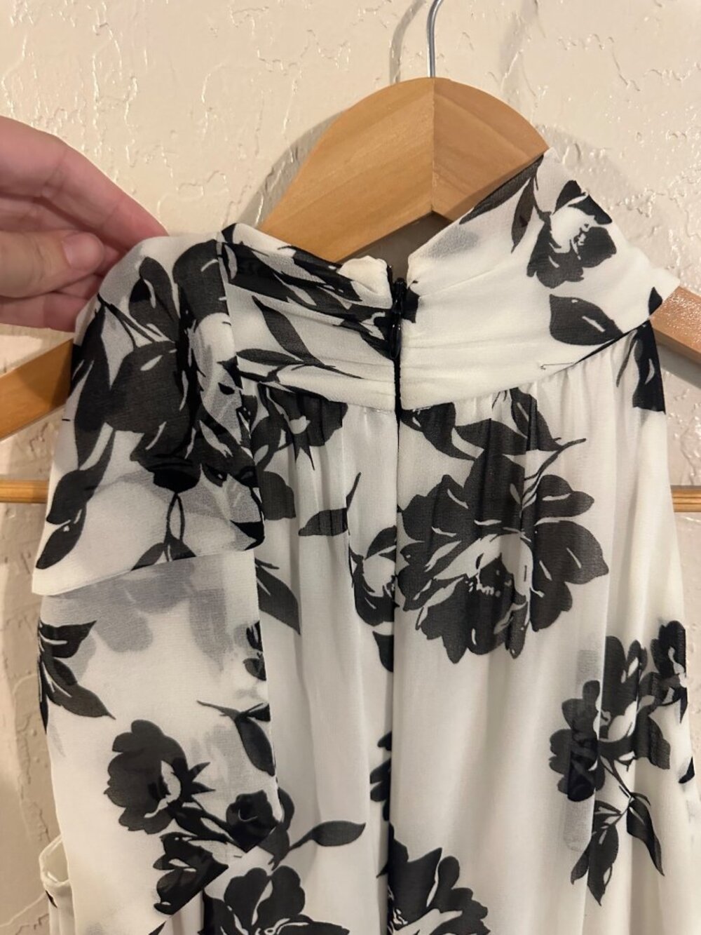 WHBM Halter Tie Neck Black & White Floral Jumpsuit Classy Elegant Workwear - Picture 8 of 10